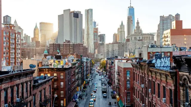 Желание взаимодействовать исключительно с теми, кто разделяет наши политические взгляды, может повлиять на такие решения, как выбор места жительства или спутника жизни