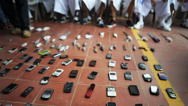 Celulares confiscados a miembros de las maras