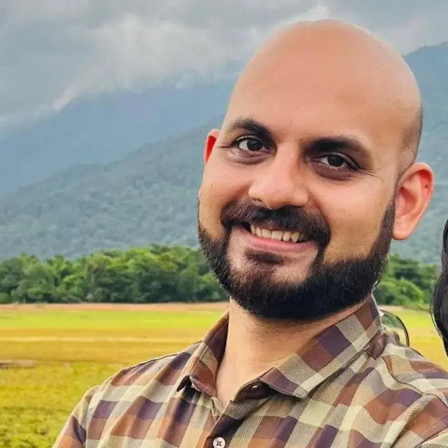 रेल्वेचे वैद्यकीय अधिकारी डॉ. जितिन यांनी त्या तरुणावर उपचार केले.