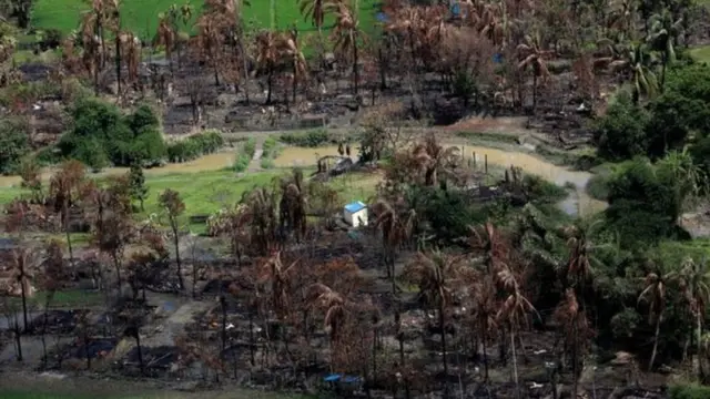 Arakanlı köyleri yakıldı