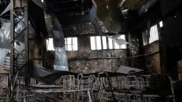 Hivi ndivyo koloni huko Olenivka inavyoonekana baada ya mlipuko, ambapo zaidi ya wafungwa 50 wa vita wa Kiukraine walikufa.