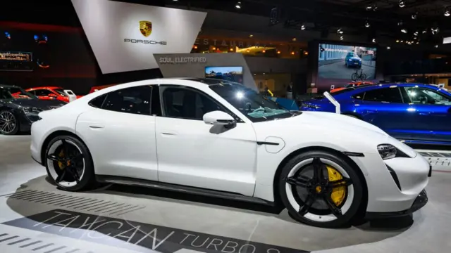 پورشه تایکان در دو بخش بهترین ماشین اسپرت و بهترین ماشین لوکس سال برنده شد