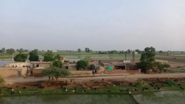 ఇండియన్ ఎయిర్ఫోర్స్, ఎయిర్ స్ట్రిప్, భారత్ పాకిస్తాన్ సరిహద్దు, పంజాబ్, మోసం, పోలీసులు, భూమి అమ్మకం