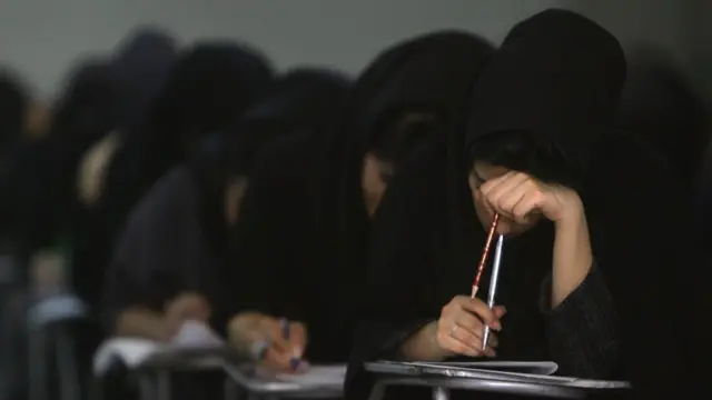 دختران دانشجو