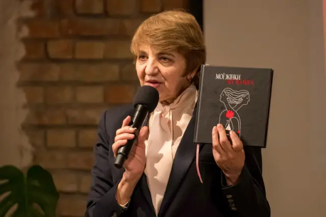 Член журі від самого початку Книги року BBC Віра Агеєва