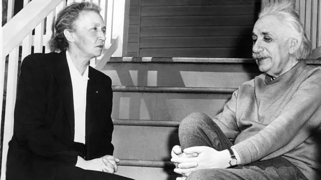 Fotocupom betano hoje1948cupom betano hojeIrene Curie junto a Albert Einstein