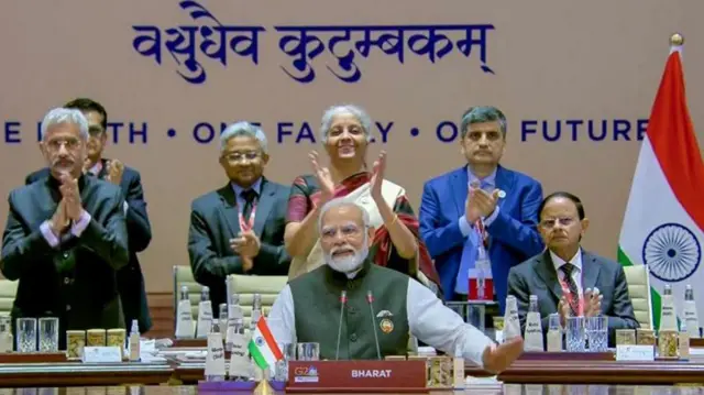 नई दिल्ली जी20 लीडर्स घोषणा पत्र पर सभी देशों की सहमति बन गई है. प्रधानमंत्री नरेंद्र मोदी ने ख़ुद इसकी जानकारी दी.