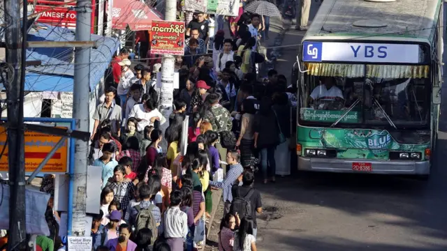 รถเมล์ในเมืองย่างกุ้ง