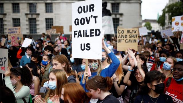 "Провал правительства". Демонстрация студентов в Лондоне