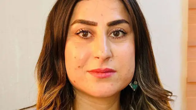 امیره یکی از زنانی است که با دیگر زنان ایزدی برای اجرای گروهی به بریتانیا آمده است