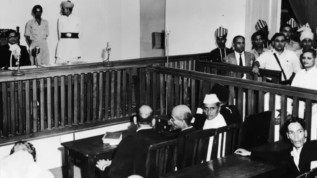 قاتل ناتھو رام گوڈسے کمرۂ عدالت میں