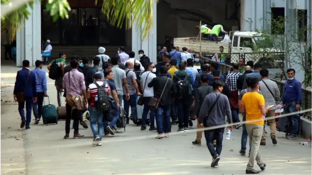 ইতালি থেকে ফেরা প্রবাসীদের আশকোনার হজক্যাম্পে আনা হলেও তারা সেখানে থাকতে অস্বীকৃতি জানান।