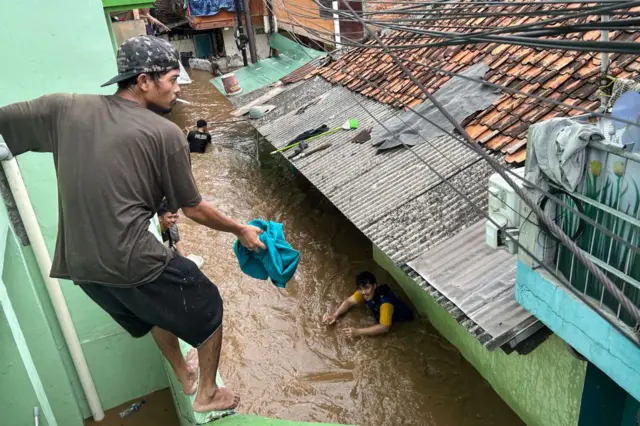 banjir bekasi, bekasi, walikota bekasi, banjir jakarta 2025