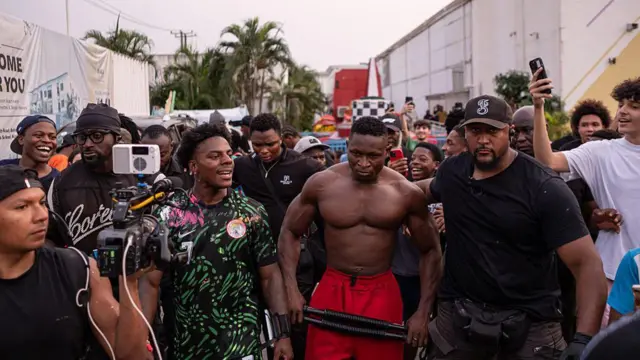 Foto IShowSpeed oge o zutere ụfọdụ ndị na-eme kọntent na Legọs