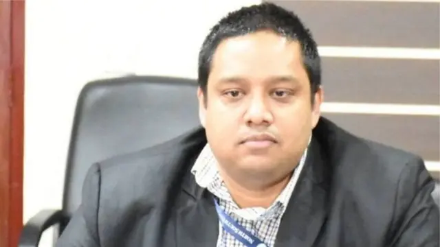 গত মঙ্গলবার থেকে নর্থ সাউথ বিশ্ববিদ্যালয়ের সমাজবিজ্ঞান অনুষদের সহকারী অধ্যাপক মোবাশ্বার হাসানের সন্ধান মিলছে না