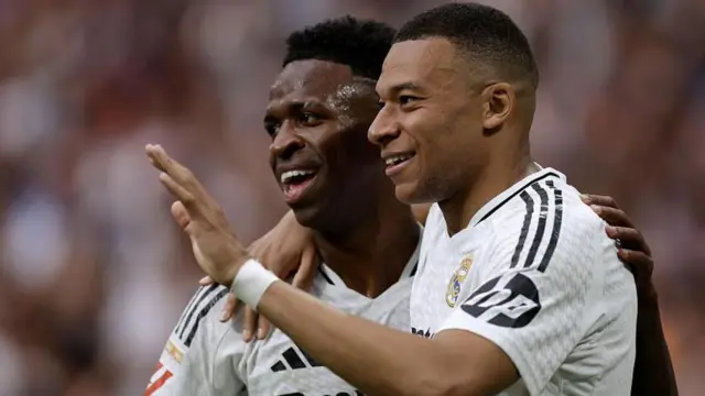 وینیسیوس (چپ) و امباپه در فصل ۲۰۲۴-۲۵ روی هم ۶۶ گل برای رئال مادرید در تمام رقابت‌ها زدند