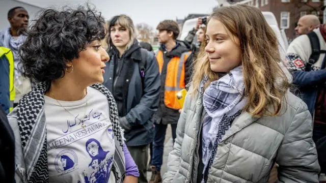 Sahar Şirzad ile Greta Thunberg, Amsterdam'daki iklim eyleminde.