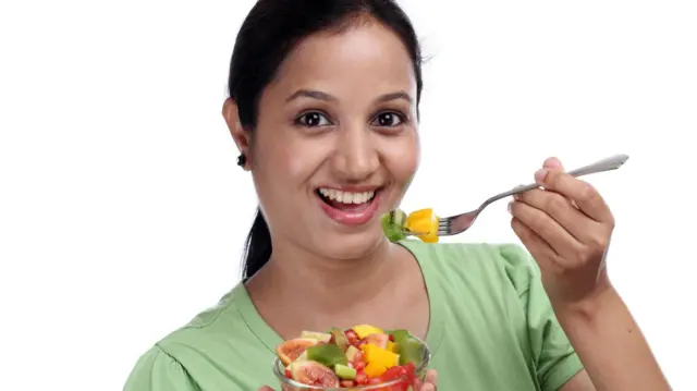 இன்டர்மிட்டன்ட் ஃபாஸ்டிங்: இந்த விரத முறையை எல்லோரும் கடைபிடிக்கலாமா? பக்க விளைவுகள் ஏற்படுமா?