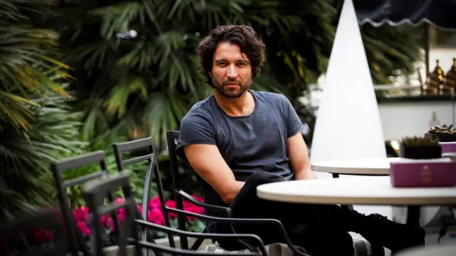 المخرج إليخاندرو لاندز