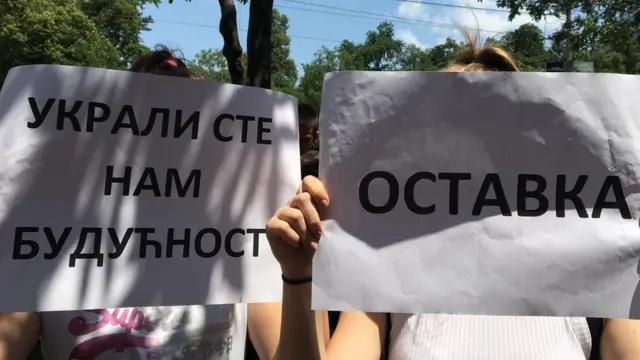 transparent s protesta