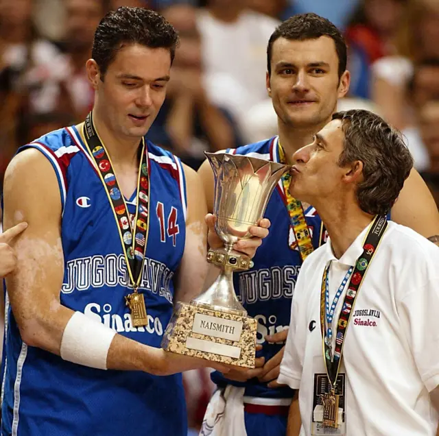 Томашевић и Светислав Пешић по освајању Светског првенства 2002. године