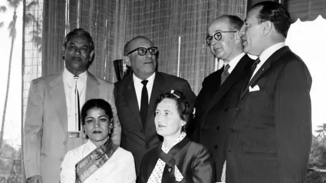 परदेशी चित्रपटकारांबरोबर मेहबूब खान