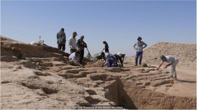 伊拉克考古学家发掘出数千块刻有世界上最古老文字的石碑。