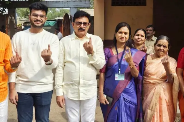 मंत्री संजय सावकारे यांच्या पत्नी रजनी सावकारे या भुसावळमध्ये नगराध्यक्षपदाच्या निवडणुकीच्या पराभूत झाल्या.