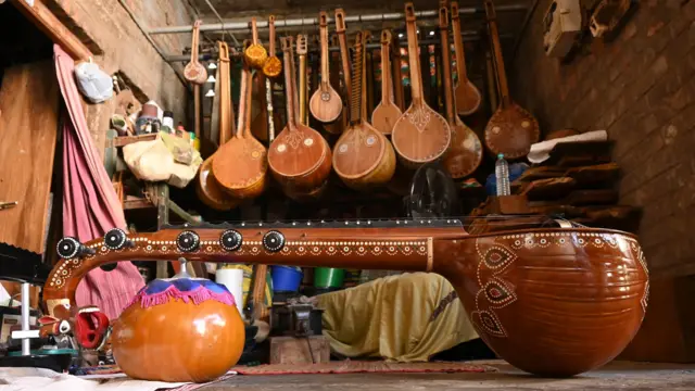 నూజివీడు వీణ 