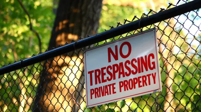 అనుమతి లేకుండా ఇంట్లోకి చొరబడటం నేరం 