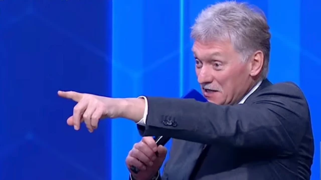 Речник Путіна Дмитро Пєсков під час модерування "Прямої лінії", 19 грудня 2025 року