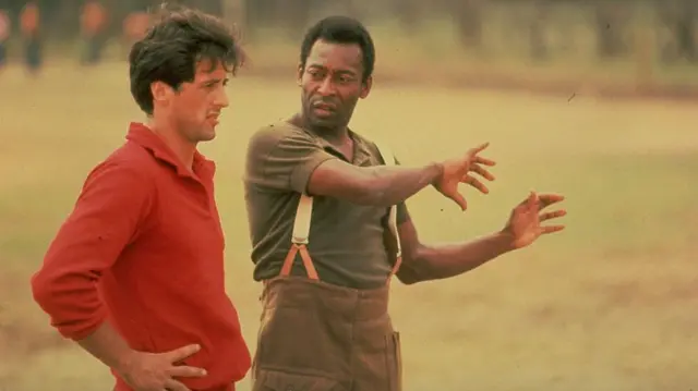 پله در فیلم فرار به سوی پیروزی با سیلوستر استالونه هم‌بازی شد