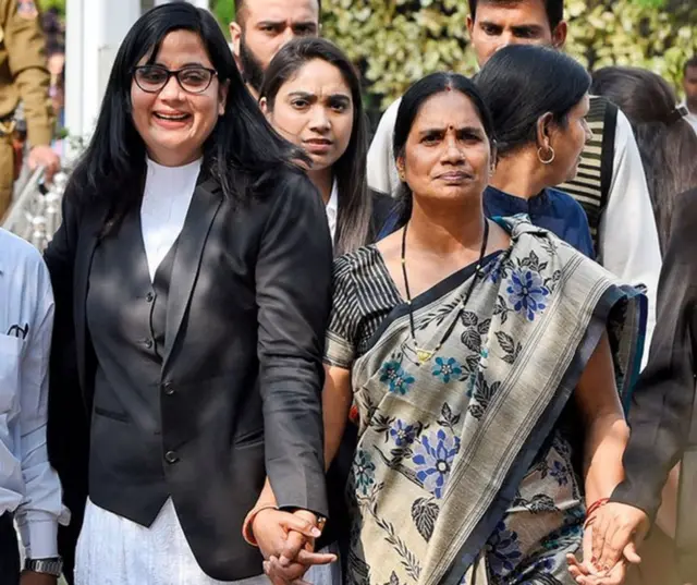 సీమా కుశ్వాహా, ఆశా దేవి