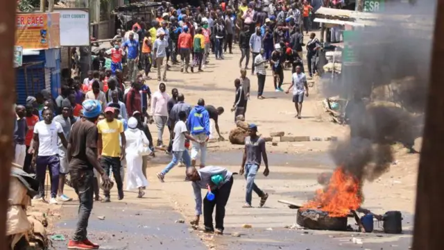 በአንዳንድ አካባቢዎች በርካታ ተቃዋሚዎች ታይተዋል