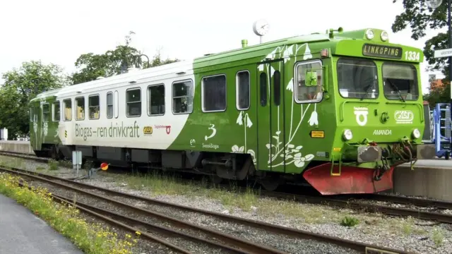 바이오가스를 사용하는 운송장치는 밴에서 기차에 이르기까지 다양하게 나오고 있지만, 폐기물에서만 추출한 연료를 사용하게 만드는 것이 과제다