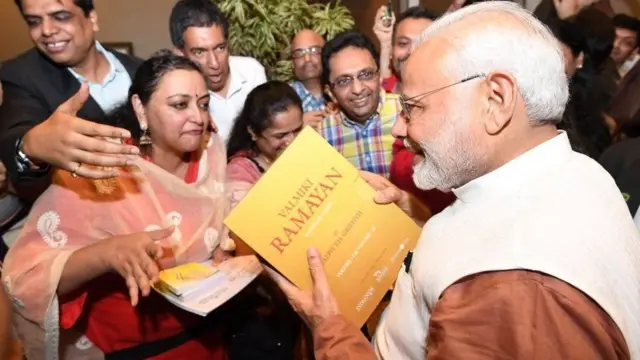 ભારતના વડાપ્રધાન નરેન્દ્ર મોદી ઇન્ડોનેશિયામાં.