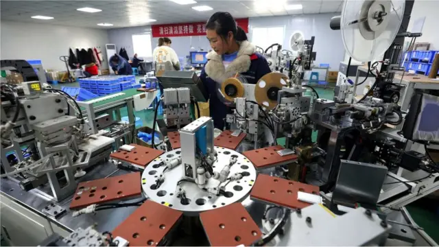 리튬 배터리는 많은 부분을 세심하게 조립해 만들기에, 납 배터리에 비해 내부가 더 복잡하다