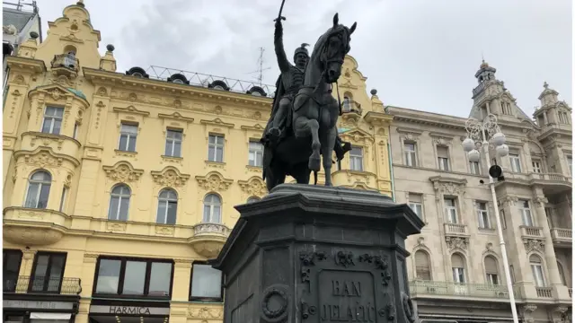 Трг бана Јелачића