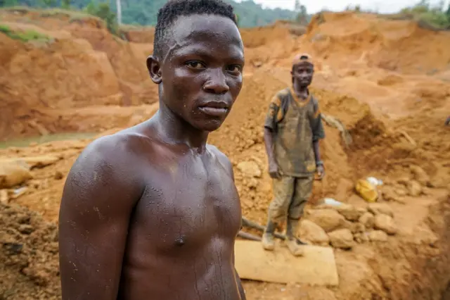 Hasan Söylemez visited gold mines in Liberia, a country renowned for its gold resources. Gold panning is a widespread activity in some areas