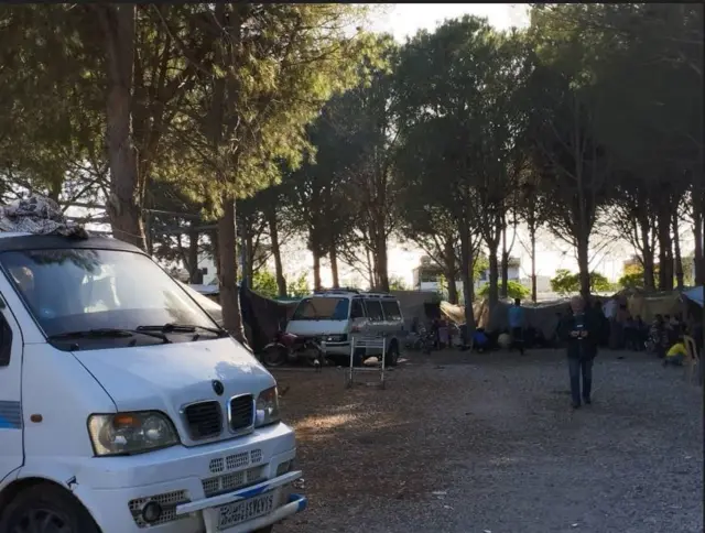 نازحون علويون عالقون في قاعدة حميميم طلباً للحماية الروسية