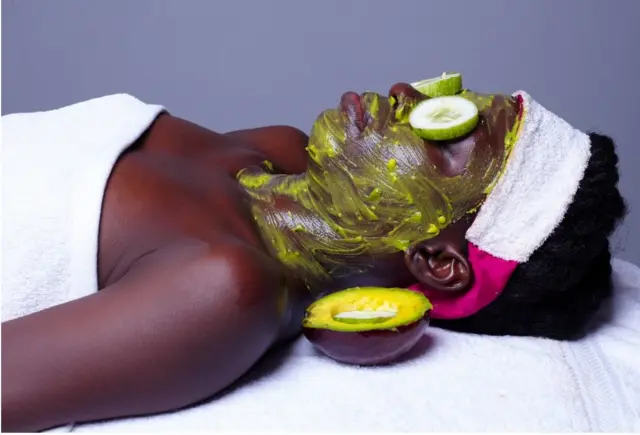 Nwaanyi ji kukumba kpuchie anya ya