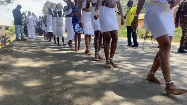 Aworan Ẹsẹawọn omidan nibi ọdun Aringinyanilu Ikarẹ.