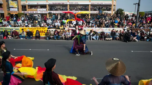 Diễu hành mừng Tết Nguyên Đán 2016 tại Westminster, California.