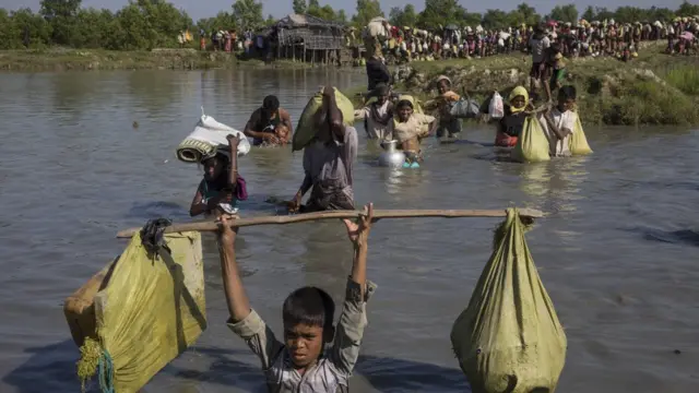 রোহিঙ্গা শরণার্থীদের দু:সাধ্য পরিক্রমা।
