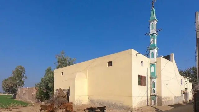 அன்வரின் உள்ளூர் மசூதி