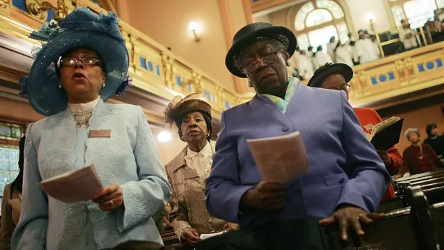 siyah teyzeler kilisede