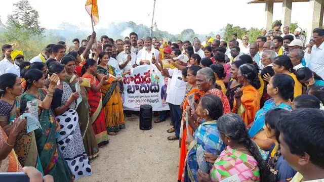 ప్రభుత్వం చేపట్టిన గడపగడపకు మన ప్రభుత్వం కార్యక్రమానికి ముందే తెలుగుదేశం పార్టీ 'బాదుడే బాదుడు' కార్యక్రమం మొదలుపెట్టింది