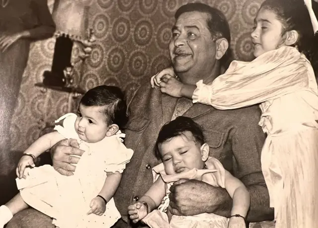 अपनी पोतियों के साथ राज कपूर