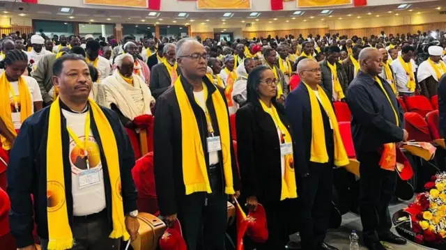 የህወሓት አመራርን ለሁለት የከፈለው 14ኛው ጉባኤ መክፈቻ ላይ የተገኙ የፓርቲው መሪዎች 