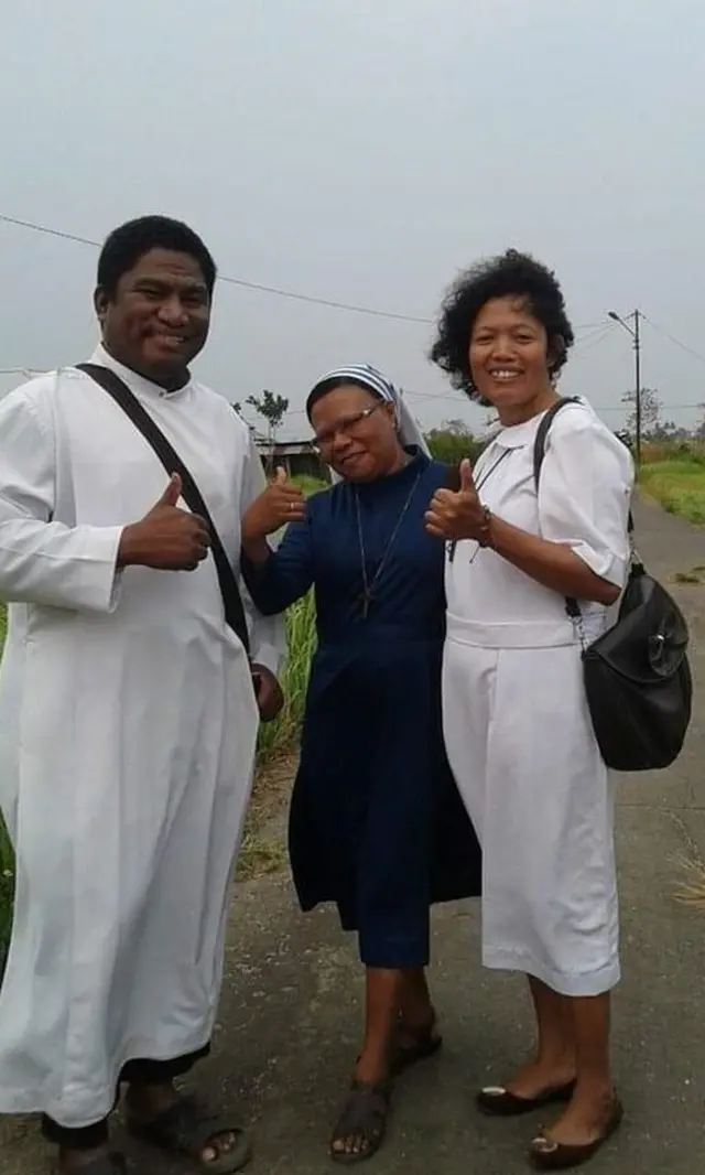 Waria, transgender, ntt, biarawan